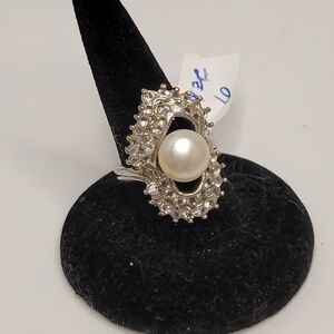 ▪︎New! Size 6 Faux Pearl Ring